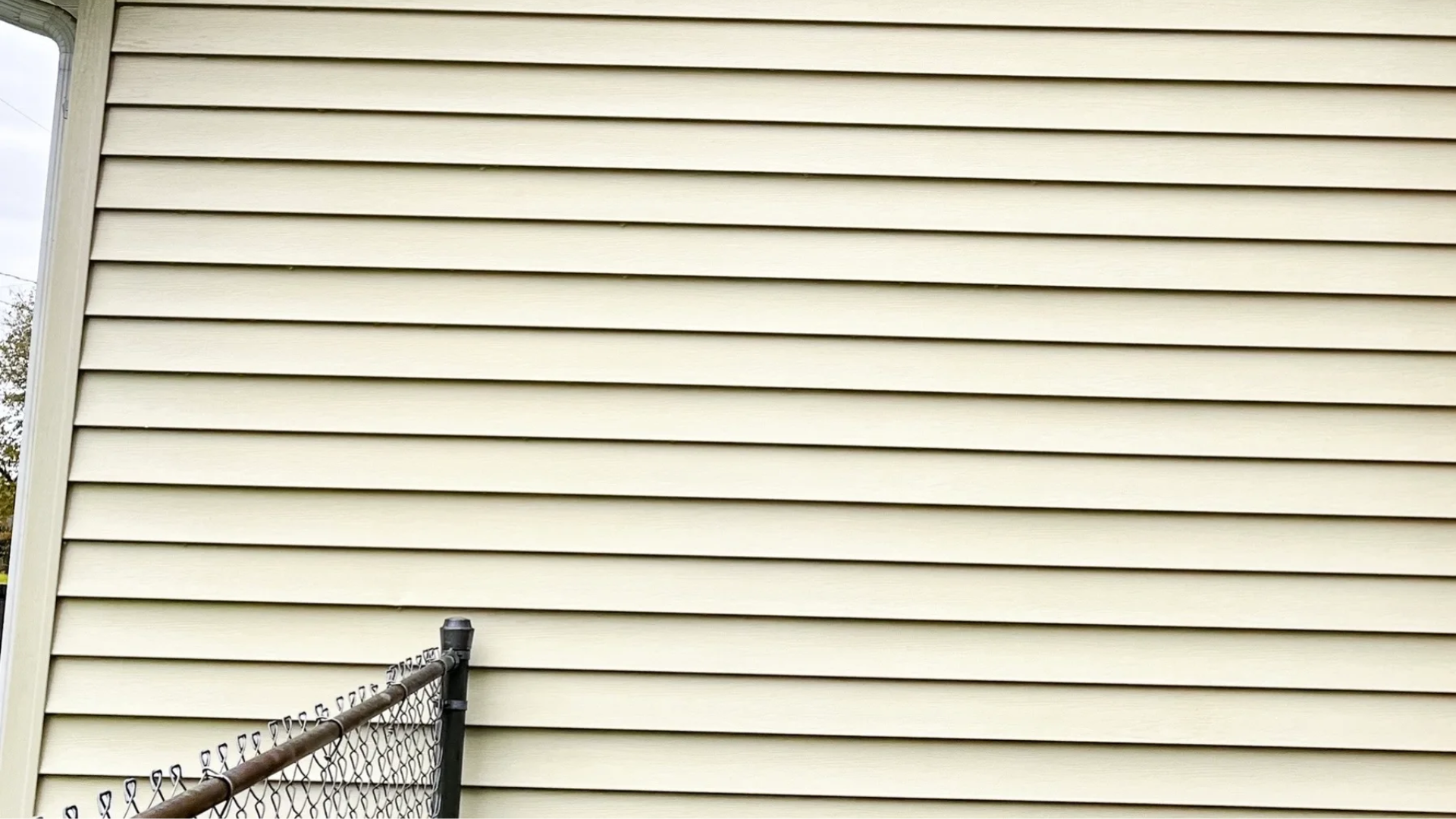 Clean vinyl siding after soft wash